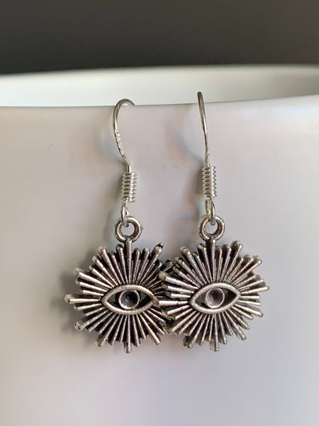 Boucles d’oreilles breloque soleil avec un œil alliage de métaux argent Comme un ange