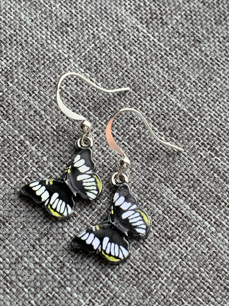 Boucles d’oreilles breloque papillon noir et jaune sur crochet alliage de métaux argent Comme un ange