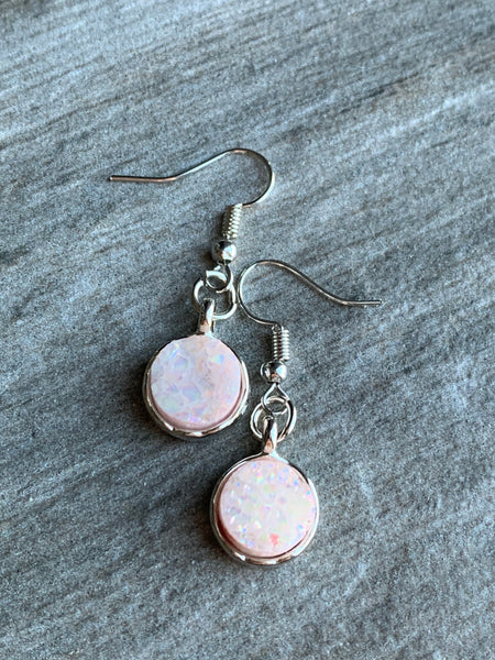 Boucles d’oreilles style druzy rose sur crochet alliage de métaux argent Comme un ange