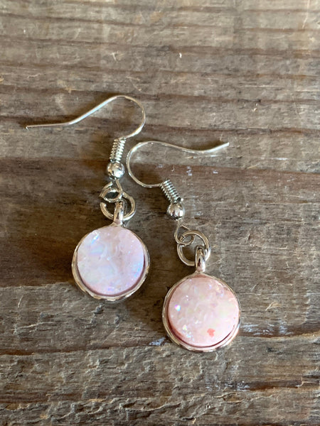 Boucles d’oreilles style druzy rose sur crochet alliage de métaux argent Comme un ange