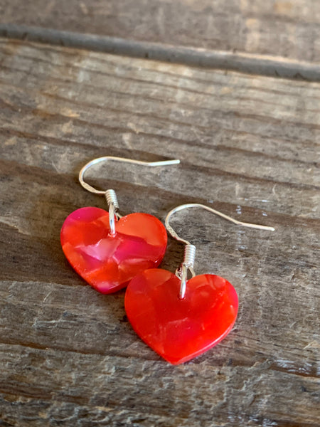 Boucles d’oreilles breloque coeur en résine rouge Comme un ange