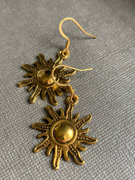 Boucles d’oreilles breloque soleil or alliage de métaux Comme un ange