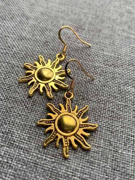 Boucles d’oreilles breloque soleil or alliage de métaux Comme un ange