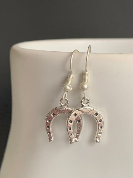 Boucles d’oreilles breloque fer à cheval chanceux en alliage de métaux argent Comme un ange