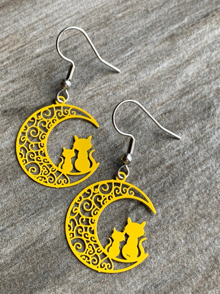 Boucles d’oreilles breloque chat sur la lune jaune sur crochet alliage de métaux argent Comme un ange