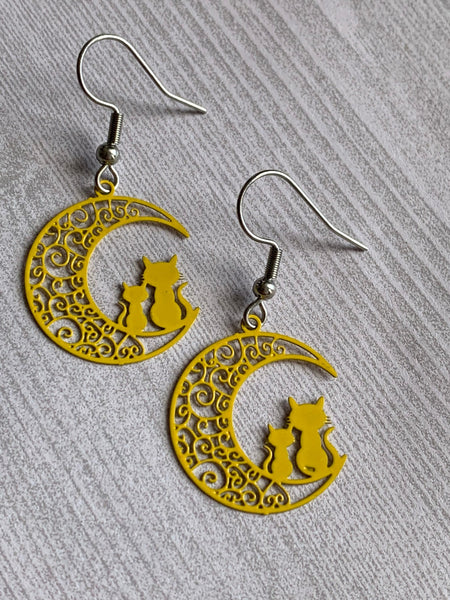 Boucles d’oreilles breloque chat sur la lune jaune sur crochet alliage de métaux argent Comme un ange