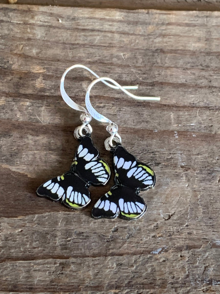 Boucles d’oreilles breloque papillon noir et jaune sur crochet alliage de métaux argent Comme un ange
