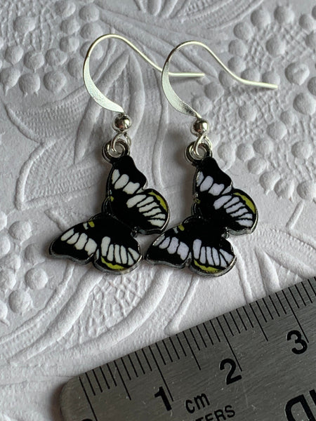Boucles d’oreilles breloque papillon noir et jaune sur crochet alliage de métaux argent Comme un ange