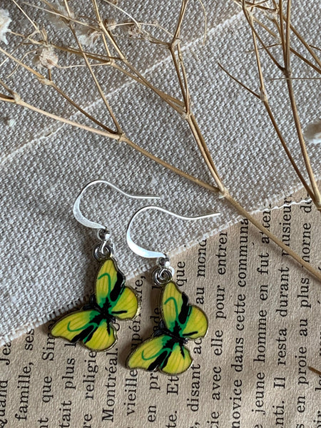 Boucles d’oreilles breloque papillon jaune sur crochet alliage de métaux argent Comme un ange