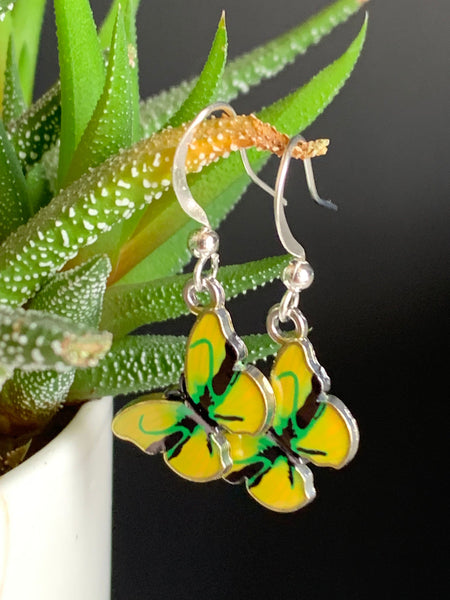 Boucles d’oreilles breloque papillon jaune sur crochet alliage de métaux argent Comme un ange