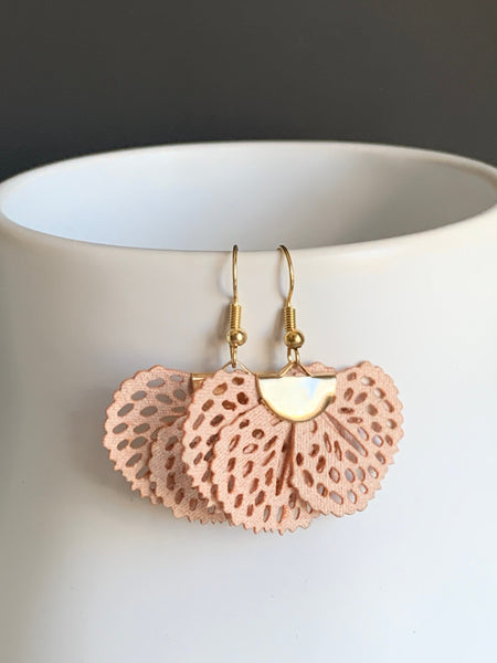 Boucles d’oreilles breloque en tissu rose et alliage de métaux or Comme un ange