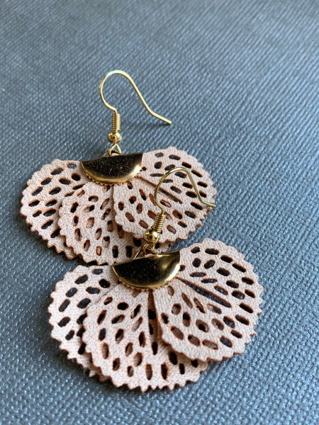 Boucles d’oreilles breloque en tissu rose et alliage de métaux or Comme un ange