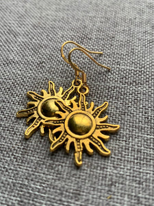 Boucles d’oreilles breloque soleil or alliage de métaux Comme un ange