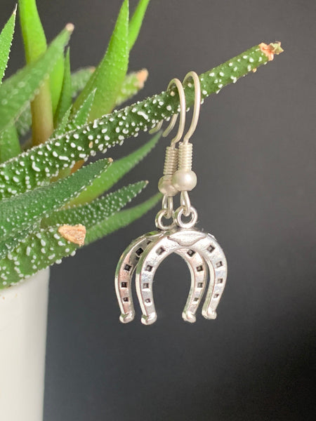 Boucles d’oreilles breloque fer à cheval chanceux en alliage de métaux argent Comme un ange