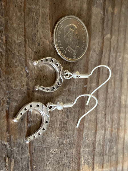 Boucles d’oreilles breloque fer à cheval chanceux en alliage de métaux argent Comme un ange