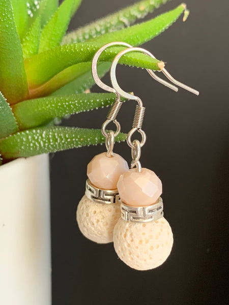 Boucles d’oreilles perle blanche pierre de lave grise bijoux diffuseur aromathérapie chic Comme un ange