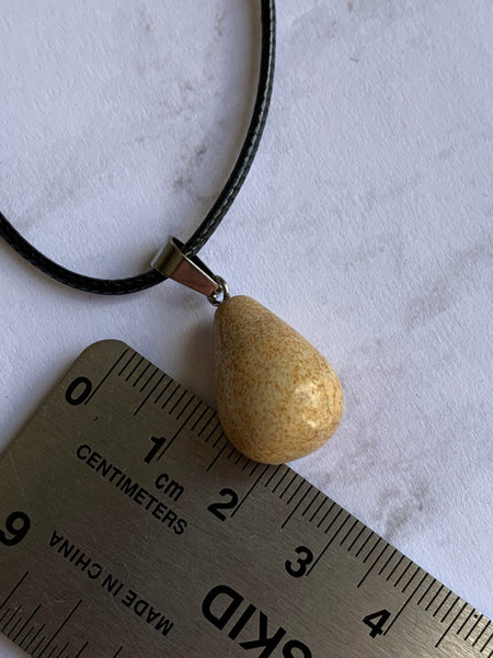Collier corde de cuir noire et pierre jaune Comme un ange