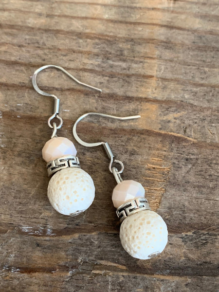 Boucles d’oreilles perle blanche pierre de lave grise bijoux diffuseur aromathérapie chic Comme un ange