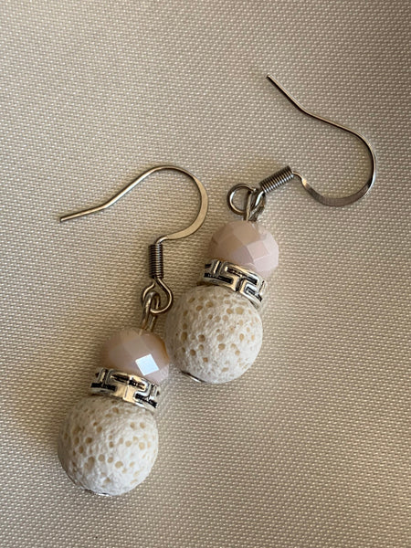 Boucles d’oreilles perle blanche pierre de lave grise bijoux diffuseur aromathérapie chic Comme un ange