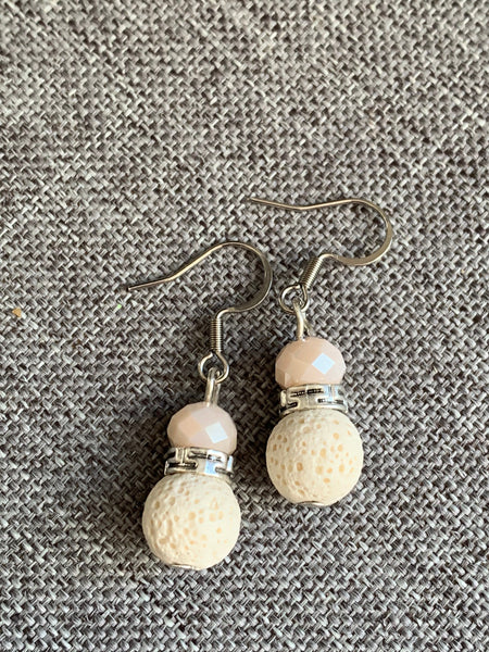 Boucles d’oreilles perle blanche pierre de lave grise bijoux diffuseur aromathérapie chic Comme un ange