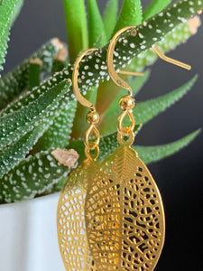 Boucles d’oreilles feuilles dorées ton or Comme un ange