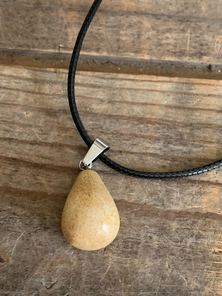 Collier corde de cuir noire et pierre jaune Comme un ange