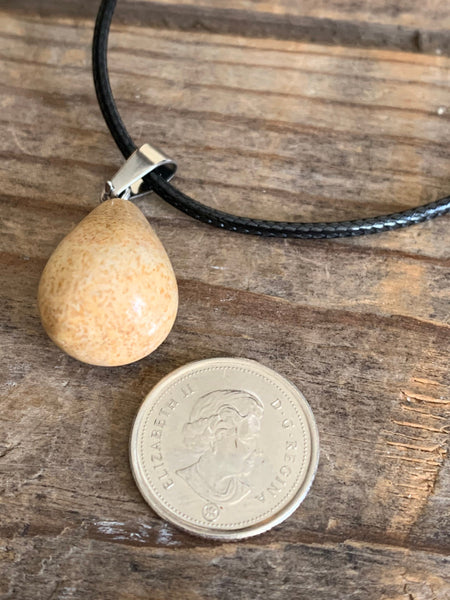 Collier corde de cuir noire et pierre jaune Comme un ange