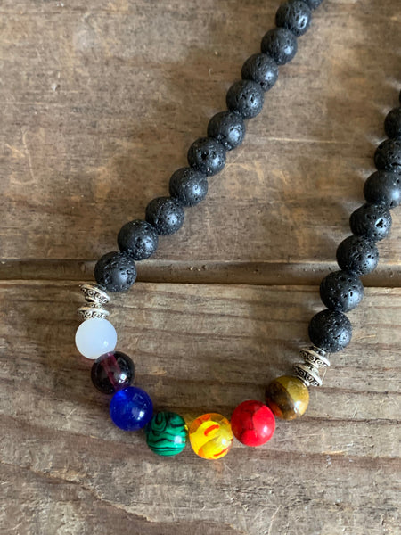 Collier  pierre de lave noire et billes multicolore  chakras bijoux zen Comme un ange