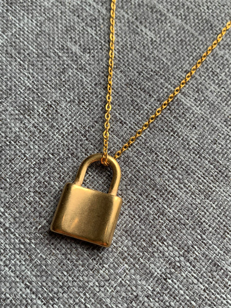 Collier breloque cadenas alliage de métaux or Comme un ange