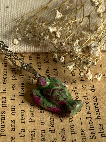 Collier breloque ange en pierre verte et mauve sur chaîne alliage de métaux argent Comme un ange