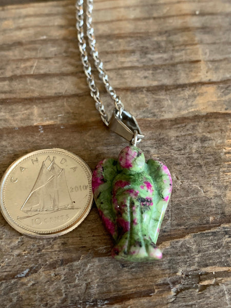Collier breloque ange en pierre verte et mauve sur chaîne alliage de métaux argent Comme un ange