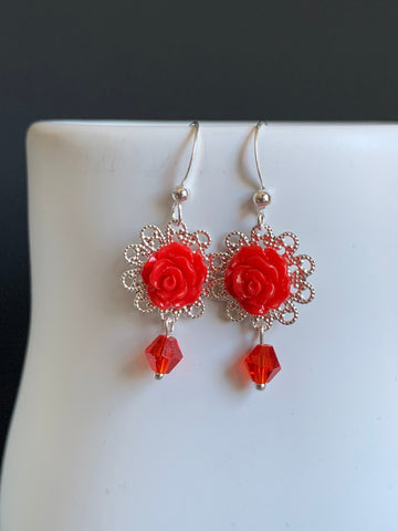 Boucles oreilles rouges boho vintage fleurs roses