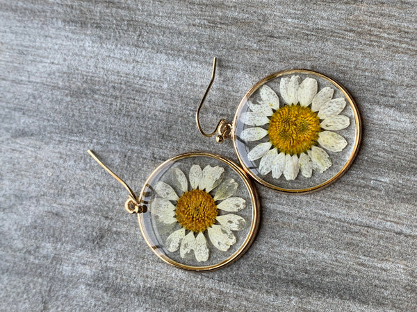 Boucles oreilles marguerites blanches Comme un ange