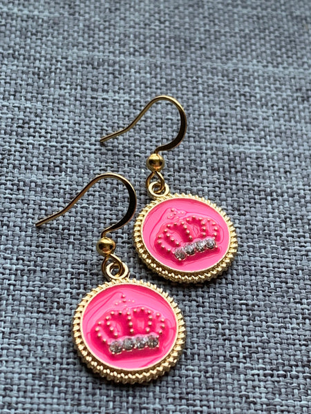 Boucles oreilles couronne fushia reine Comme un ange