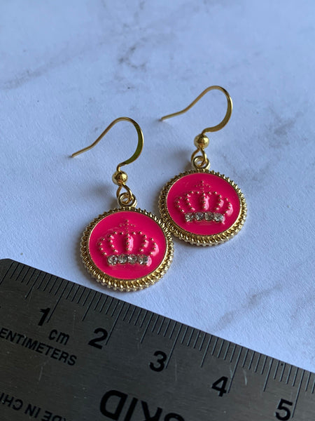 Boucles oreilles couronne fushia reine Comme un ange