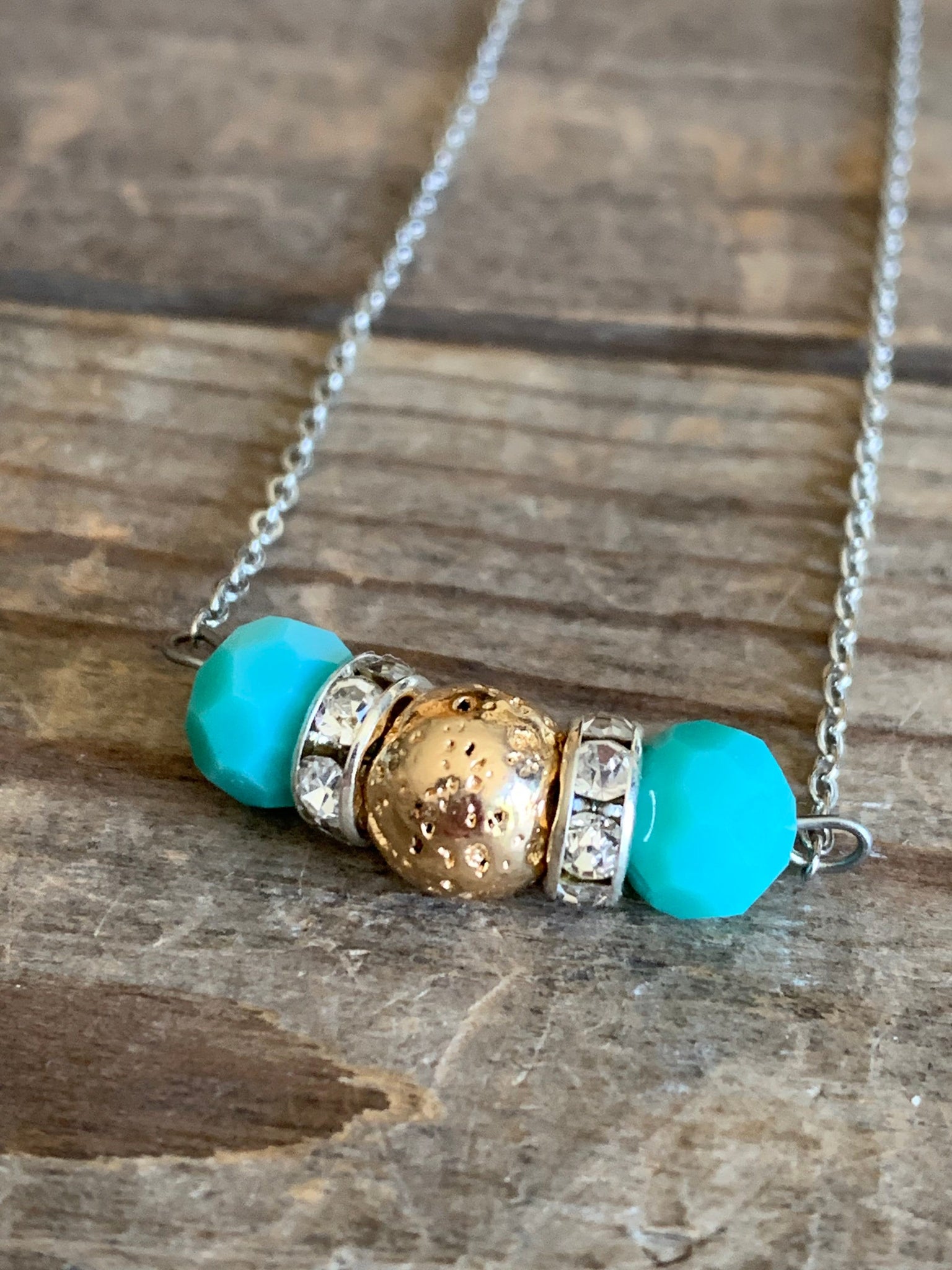 Collier pierre de lave ton or et billes turquoises  bijoux diffuseur Comme un ange