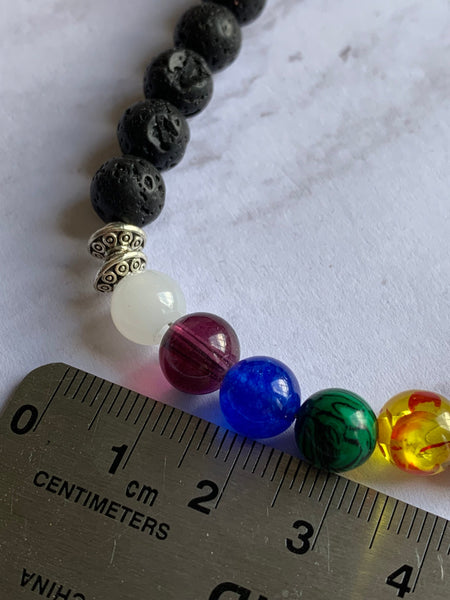 Collier  pierre de lave noire et billes multicolore  chakras bijoux zen Comme un ange
