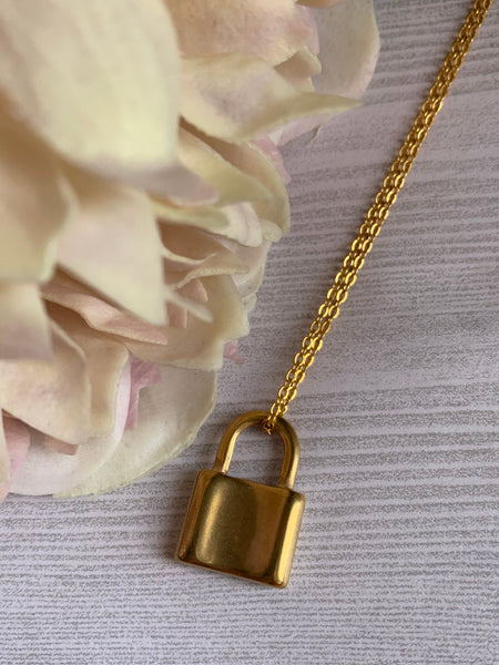 Collier breloque cadenas alliage de métaux or Comme un ange