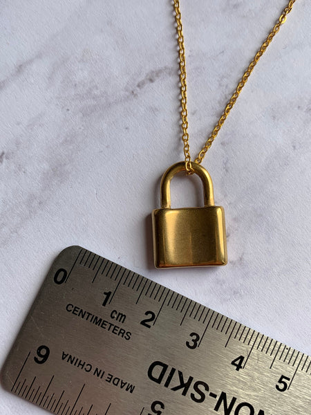 Collier breloque cadenas alliage de métaux or Comme un ange