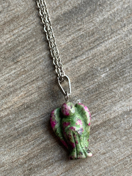 Collier breloque ange en pierre verte et mauve sur chaîne alliage de métaux argent Comme un ange