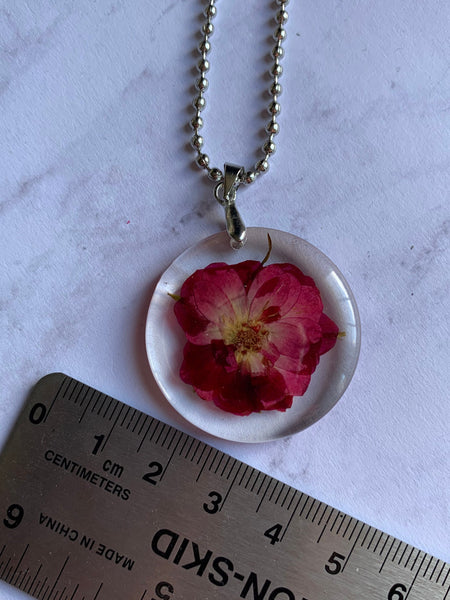 Collier fleurs roses Comme un ange