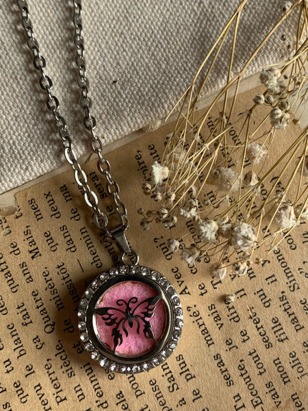 Collier diffuseur papillon aromathérapie huiles essentielles Comme un ange