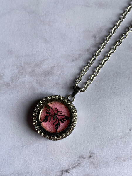 Collier diffuseur papillon aromathérapie huiles essentielles Comme un ange