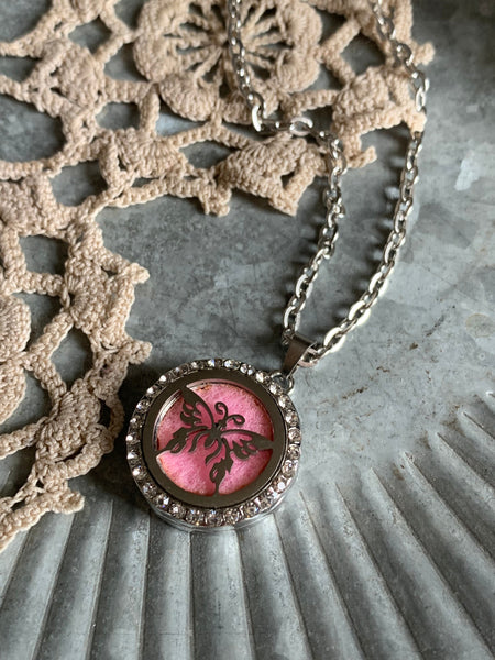 Collier diffuseur papillon aromathérapie huiles essentielles Comme un ange