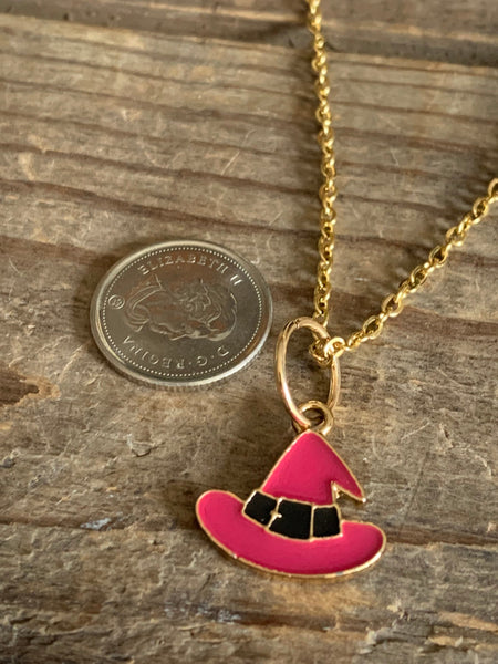 Collier Halloween breloque chapeau de sorcière rose alliage de métaux or Comme un ange