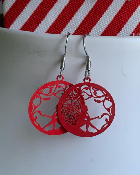 Boucles d’oreilles petite fée rouge, installez la magie dans votre vie Comme un ange