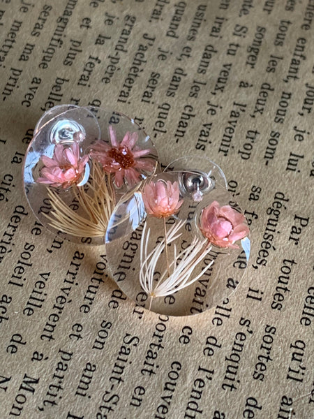 Boucles oreilles résines fleurs roses