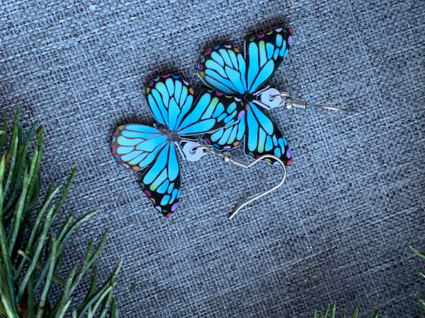 Boucles d’oreilles breloque papillon bleu sur crochet alliage de métaux argent Comme un ange