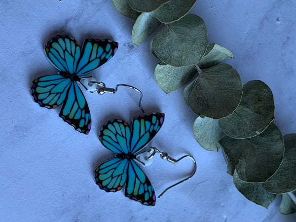 Boucles d’oreilles breloque papillon bleu sur crochet alliage de métaux argent Comme un ange