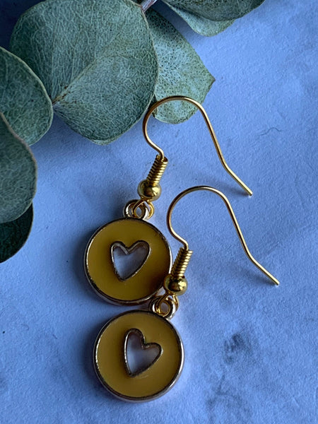 Boucles d’oreilles breloque coeur jaune sur crochet alliage de métaux or Comme un ange
